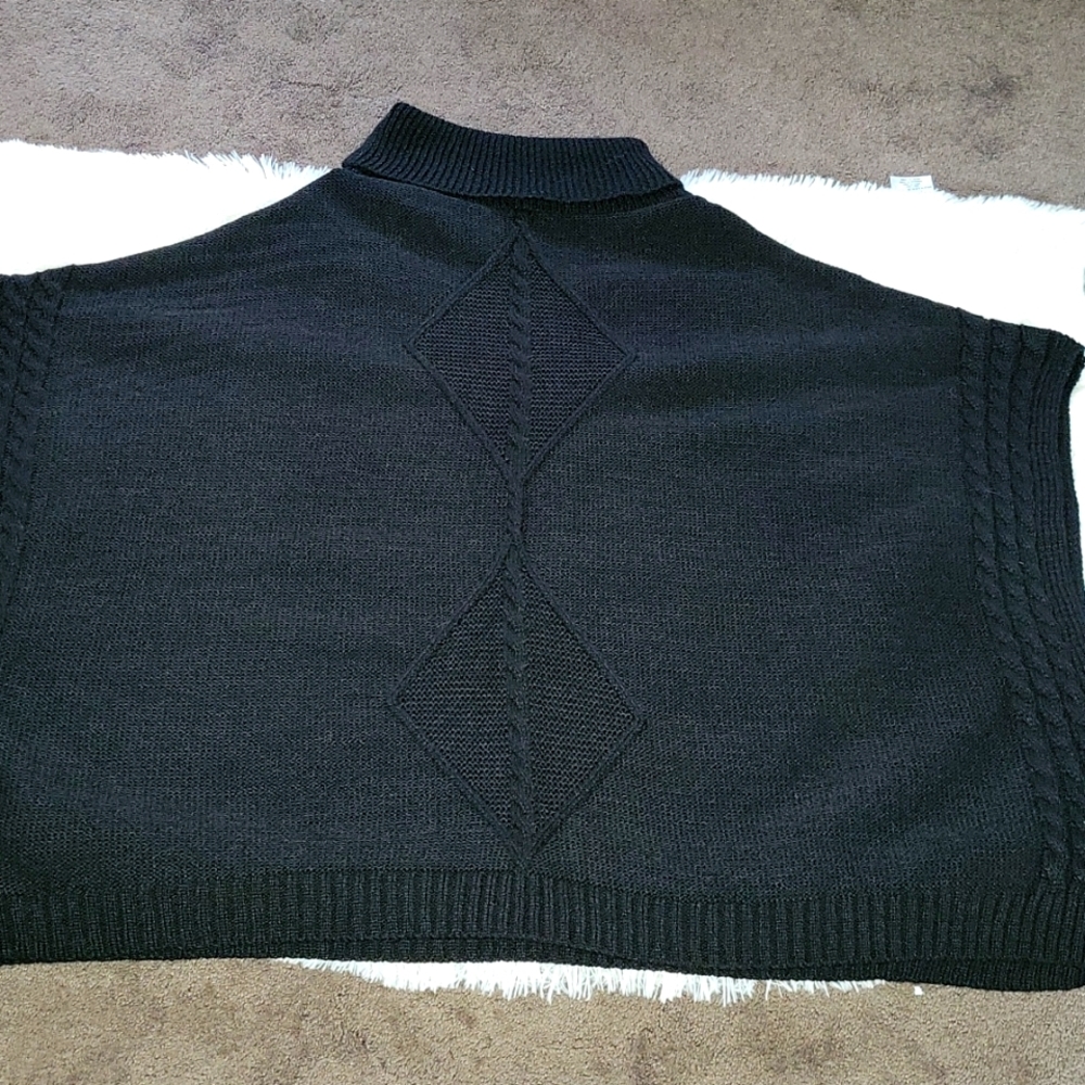 Crown Vintage Cable Knit Poncho One Size Black